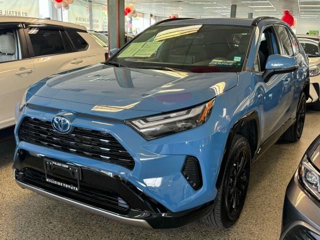 2022 Toyota RAV4 Hybrid SE