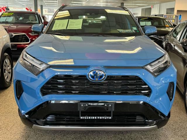 2022 Toyota RAV4 Hybrid SE