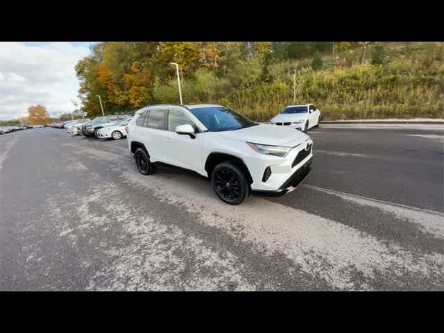 2022 Toyota RAV4 Hybrid SE