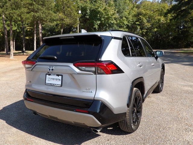 2022 Toyota RAV4 Hybrid SE