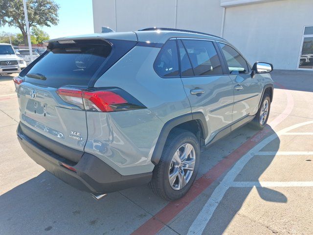 2022 Toyota RAV4 Hybrid XLE