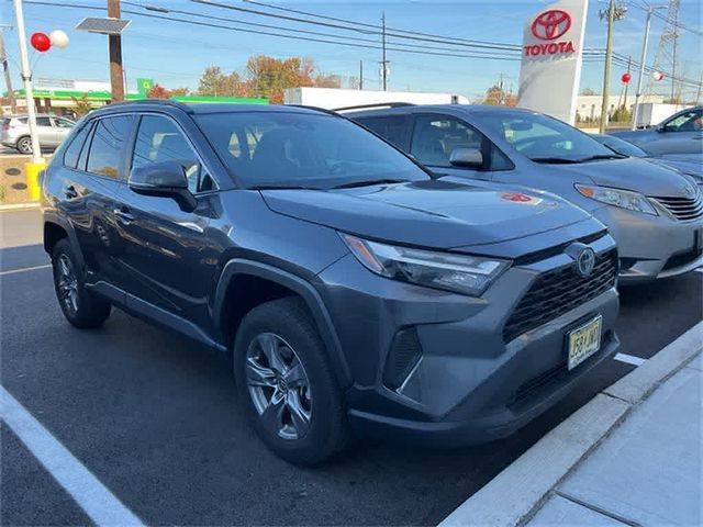 2022 Toyota RAV4 Hybrid XLE