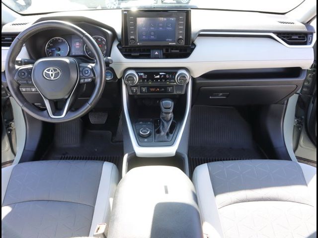 2022 Toyota RAV4 Hybrid XLE