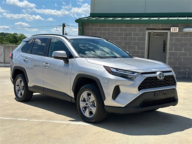 2022 Toyota RAV4 Hybrid XLE