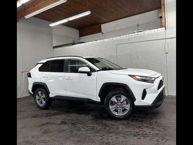 2022 Toyota RAV4 Hybrid XLE