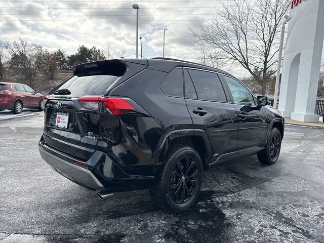 2022 Toyota RAV4 Hybrid SE