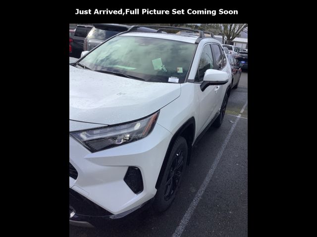 2022 Toyota RAV4 Hybrid SE