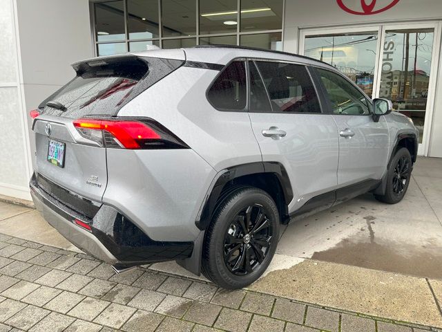 2022 Toyota RAV4 Hybrid SE