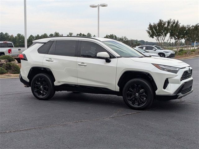 2022 Toyota RAV4 Hybrid SE