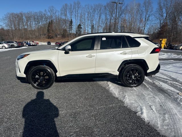 2022 Toyota RAV4 Hybrid SE