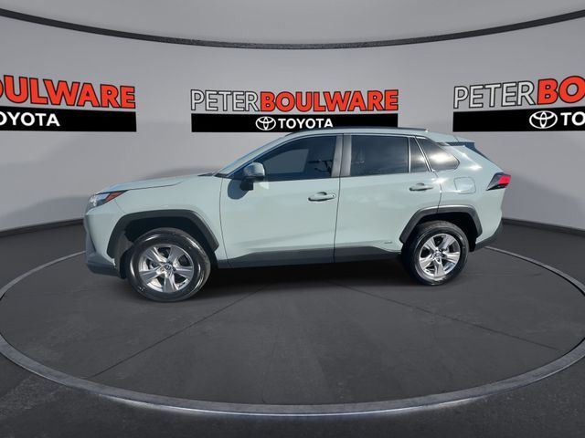 2022 Toyota RAV4 Hybrid XLE