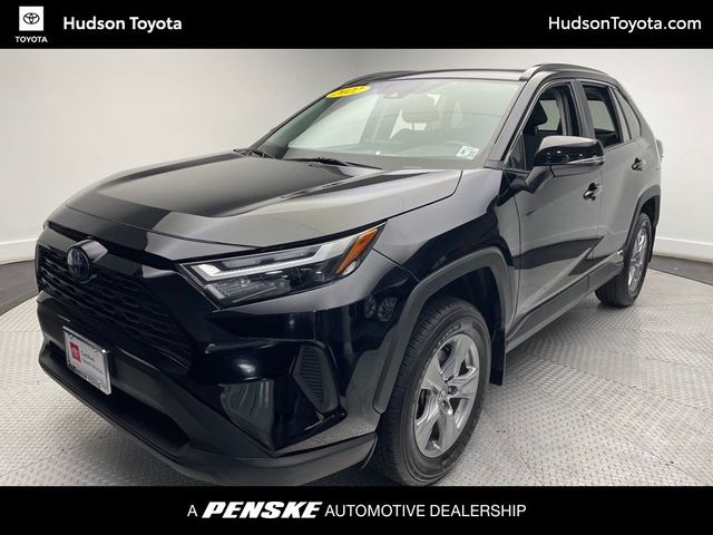 2022 Toyota RAV4 Hybrid XLE