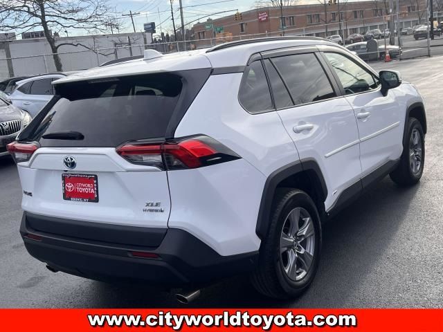 2022 Toyota RAV4 Hybrid XLE