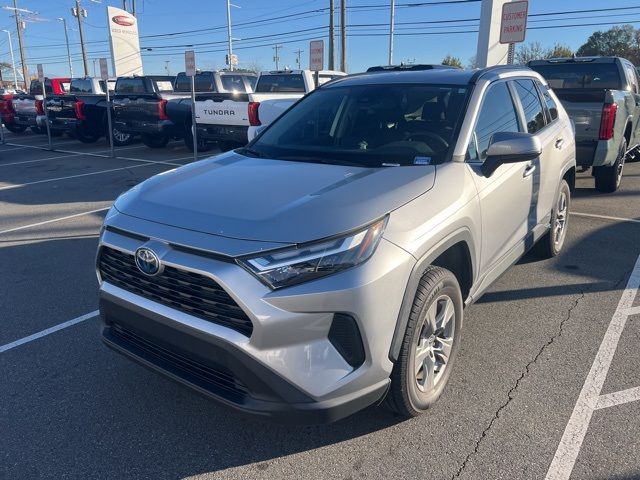 2022 Toyota RAV4 Hybrid XLE