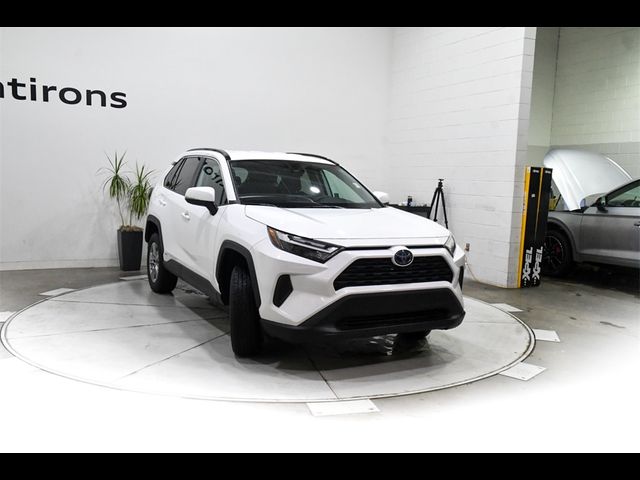 2022 Toyota RAV4 Hybrid XLE