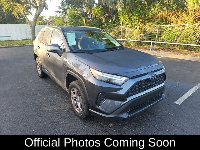 2022 Toyota RAV4 Hybrid XLE