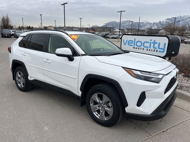 2022 Toyota RAV4 Hybrid XLE