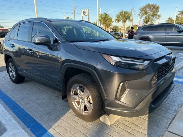 2022 Toyota RAV4 Hybrid XLE