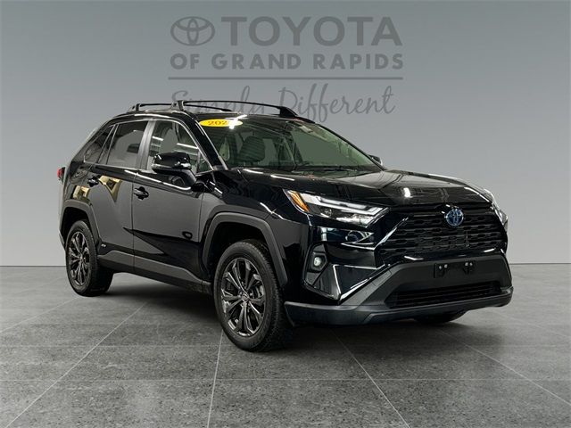 2022 Toyota RAV4 Hybrid XLE Premium