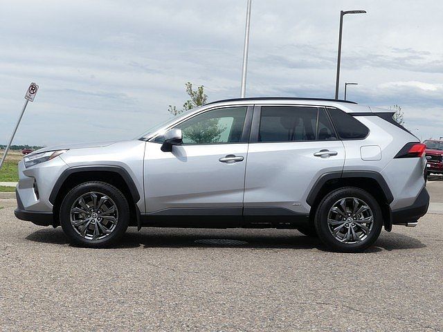 2022 Toyota RAV4 Hybrid XLE Premium