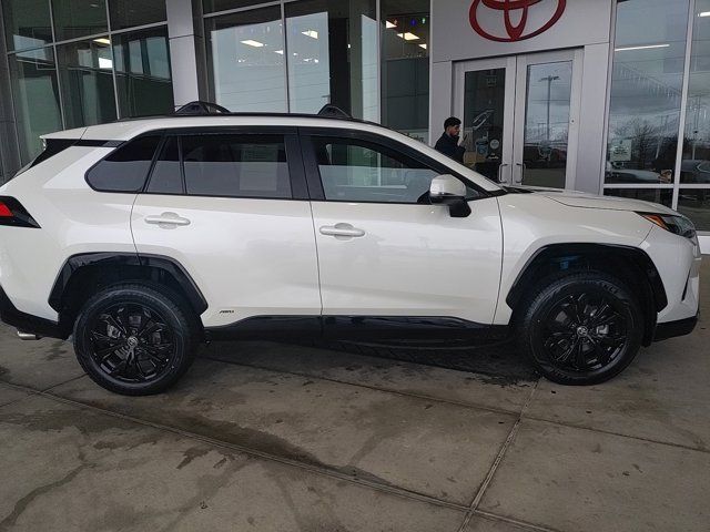 2022 Toyota RAV4 Hybrid SE