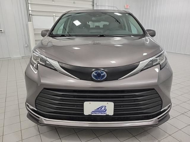 2022 Toyota Sienna XLE