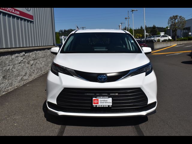 2022 Toyota Sienna LE