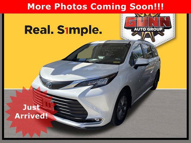 2022 Toyota Sienna XLE