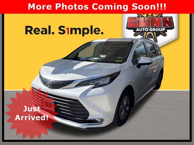 2022 Toyota Sienna XLE