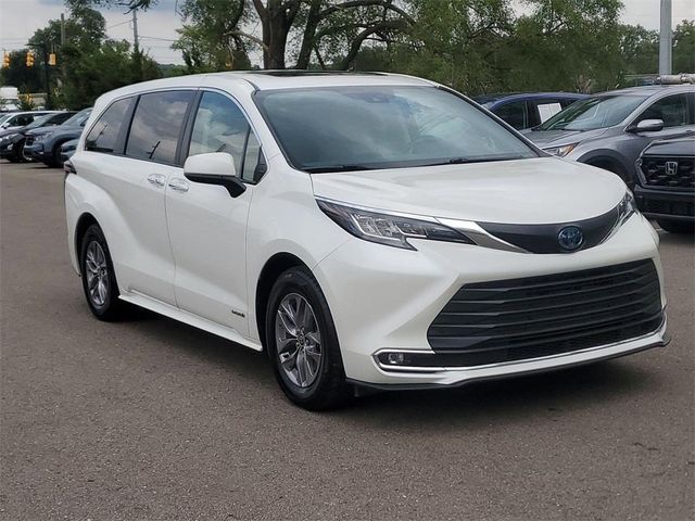 2022 Toyota Sienna XLE