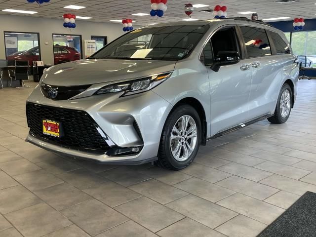 2022 Toyota Sienna XSE