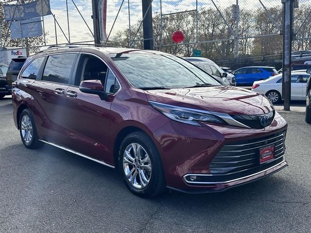 2022 Toyota Sienna Platinum