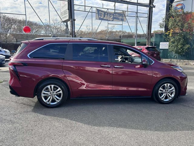 2022 Toyota Sienna Platinum