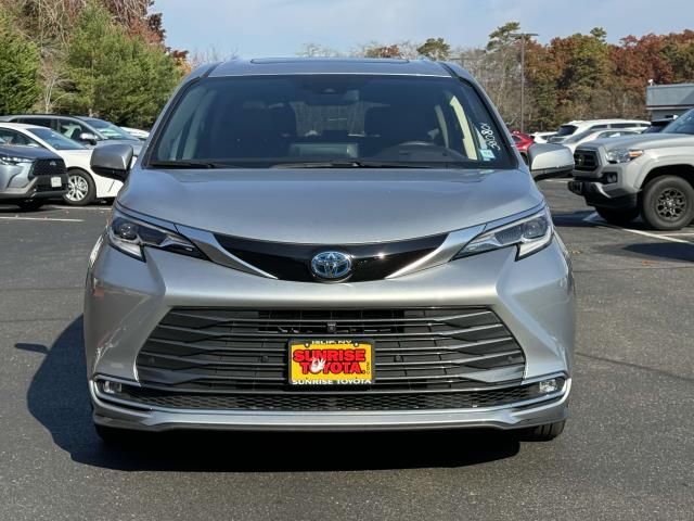 2022 Toyota Sienna Platinum