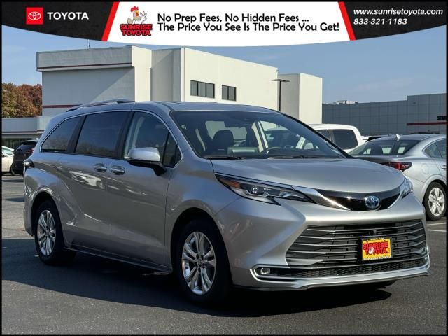 2022 Toyota Sienna Platinum