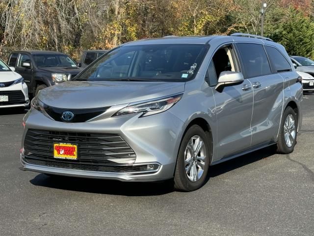 2022 Toyota Sienna Platinum