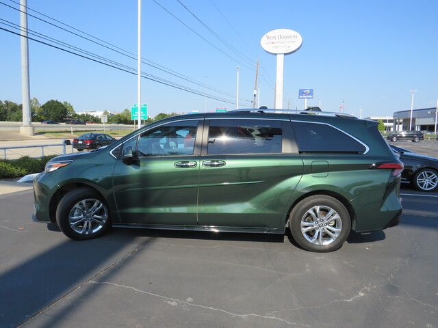 2022 Toyota Sienna Platinum