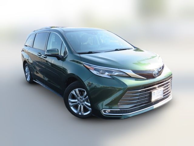 2022 Toyota Sienna Platinum