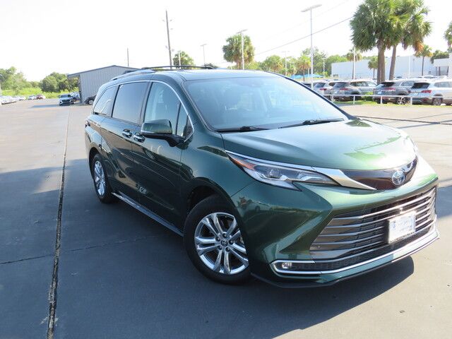 2022 Toyota Sienna Platinum