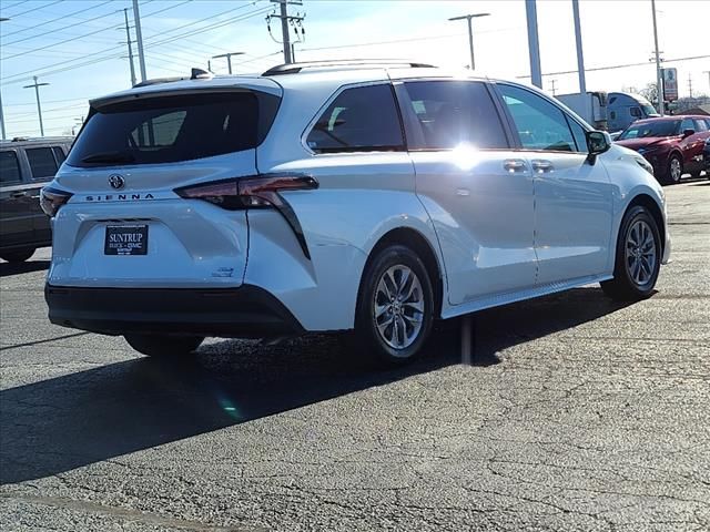 2022 Toyota Sienna XLE