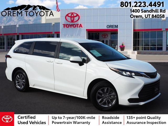 2022 Toyota Sienna LE