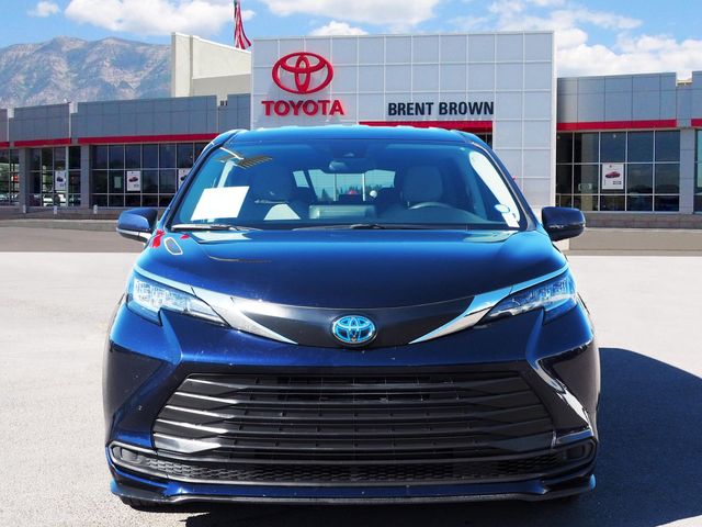 2022 Toyota Sienna LE