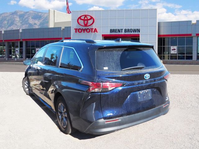 2022 Toyota Sienna LE