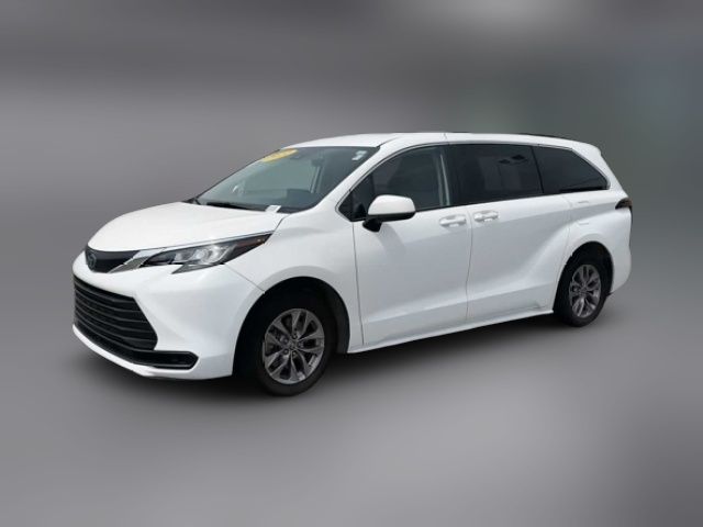 2022 Toyota Sienna LE