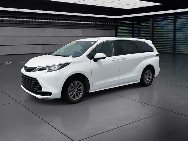 2022 Toyota Sienna LE