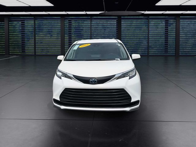 2022 Toyota Sienna LE
