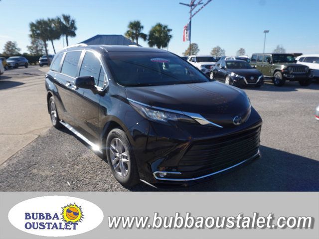 2022 Toyota Sienna XLE