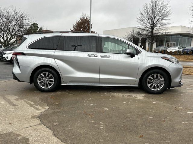 2022 Toyota Sienna XLE