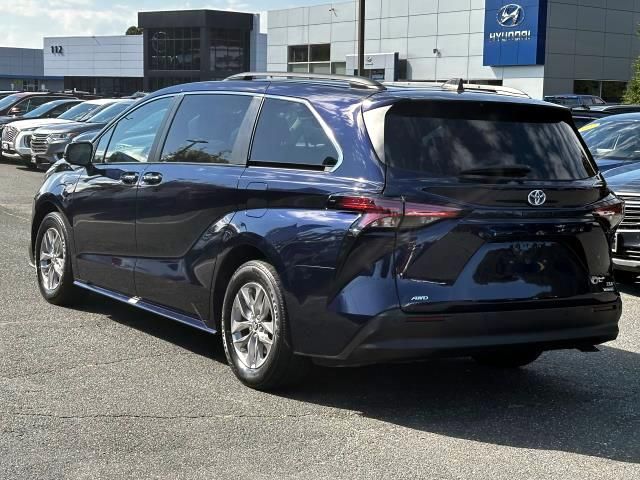 2022 Toyota Sienna XLE