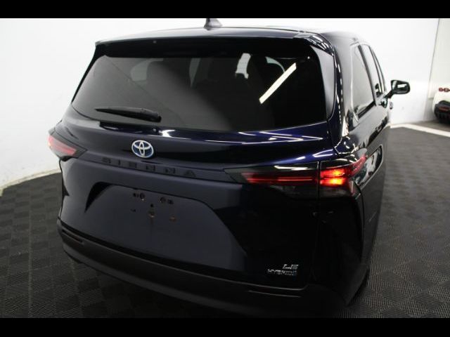 2022 Toyota Sienna LE